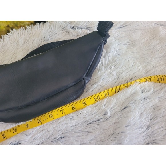 Auburn Woods Black Leather Fanny Pack - Picture 5 of 6